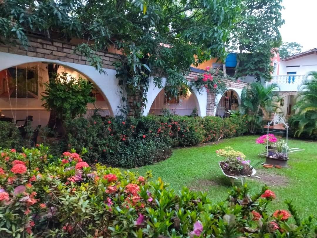 Hotel Y Restaurante Bienmesabe Santa Fe de Antioquia Exterior foto